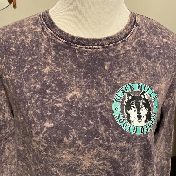 US VINTAGE brand souvenir long sleeved tshirt. Black Hills SD. Size small. NWT! - Picture 2 of 9